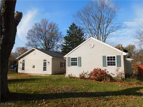 4943 Palmetto Dr, Geneva, OH 44041