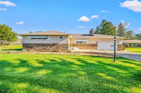 5829 Sunset Dr, Bedford Heights, OH 44146