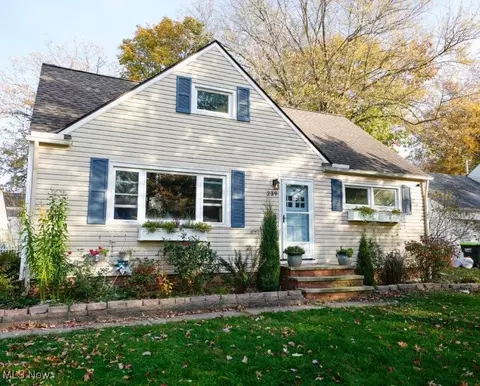 239 Berkshire Rd, Avon Lake, OH 44012