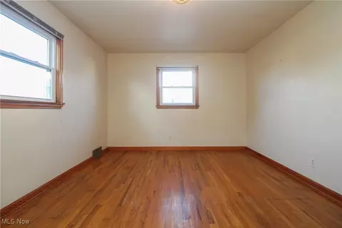 Bedroom - 853 5th St, Struthers, OH 44471 photo 3 of 8