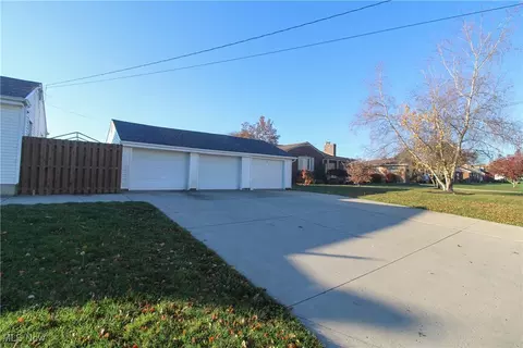 Exterior - 853 5th St, Struthers, OH 44471 photo 4 of 5