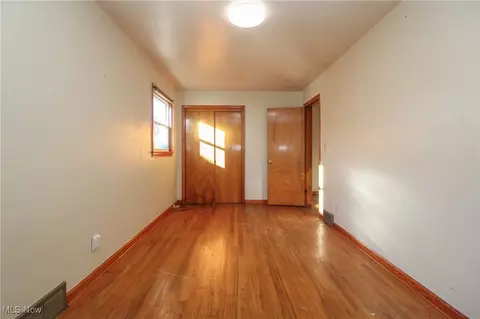 Bedroom - 853 5th St, Struthers, OH 44471 photo 6 of 8