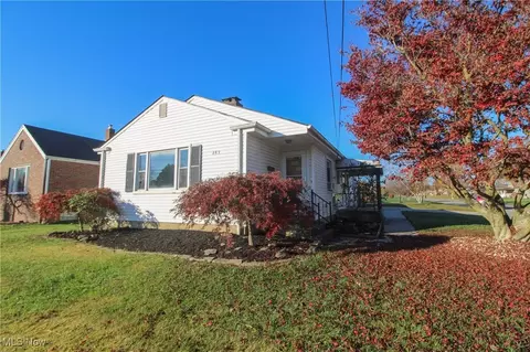 853 5th St, Struthers, OH 44471