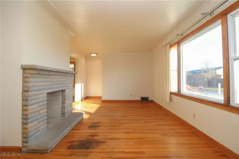 Living - 853 5th St, Struthers, OH 44471 photo 1 of 2