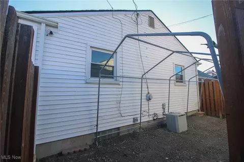 Exterior - 853 5th St, Struthers, OH 44471 photo 2 of 5