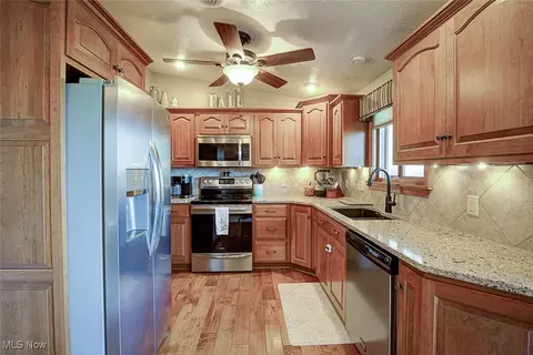 49 Comanche Trl, Malvern, OH 44644 photo 9