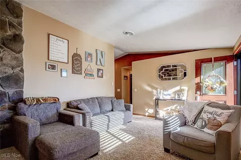 49 Comanche Trl, Malvern, OH 44644 photo 5