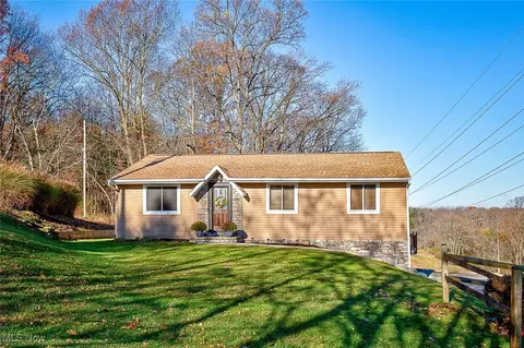 49 Comanche Trl, Malvern, OH 44644
