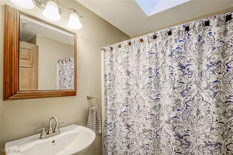 49 Comanche Trl, Malvern, OH 44644 photo 11