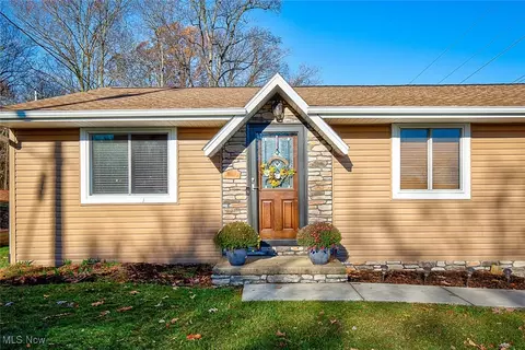 49 Comanche Trl, Malvern, OH 44644 photo 2