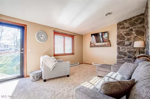 49 Comanche Trl, Malvern, OH 44644 photo 6
