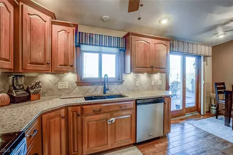 49 Comanche Trl, Malvern, OH 44644 photo 7