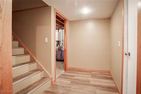 49 Comanche Trl, Malvern, OH 44644 photo 17