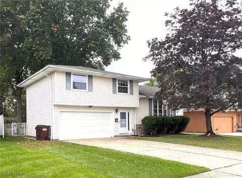 11005 Gross Dr, Parma, OH 44130