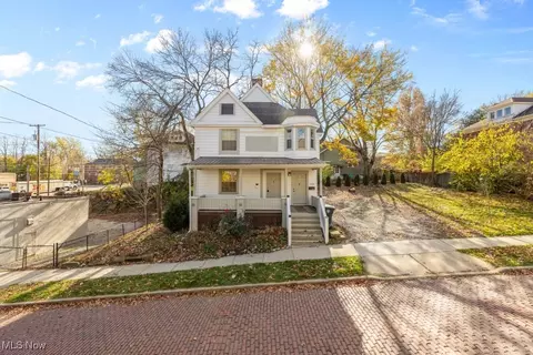 1076 Ackley St, Akron, OH 44306