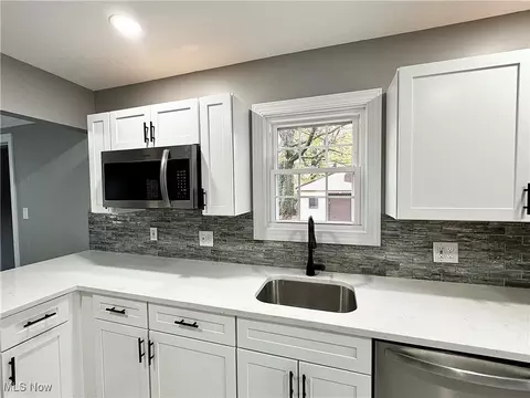 Kitchen - 175 E 212th St, Euclid, OH 44123 photo 2 of 2