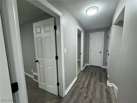 Entry Way - 175 E 212th St, Euclid, OH 44123 photo 5 of 5