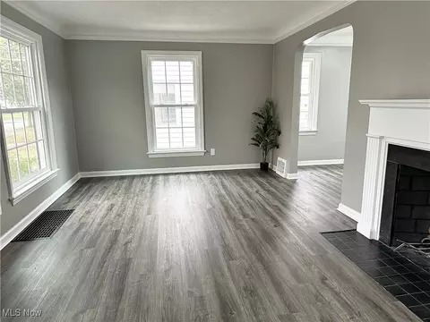 Living - 175 E 212th St, Euclid, OH 44123 photo 3 of 6