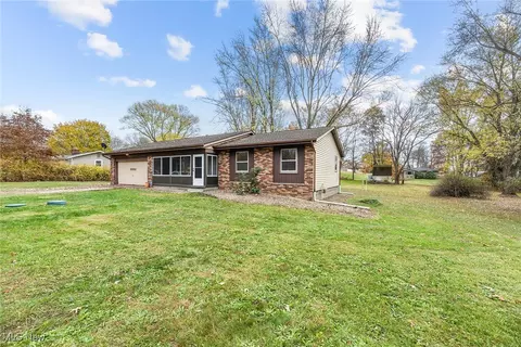 3002 Killian Rd, Uniontown, OH 44685