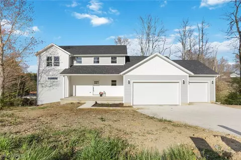 3070 Corbin Dr, Zanesville, OH 43701