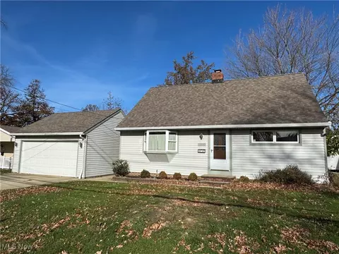 30201 Thomas St, Willowick, OH 44095