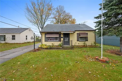 15612 Leigh Ellen Ave, Cleveland, OH 44135