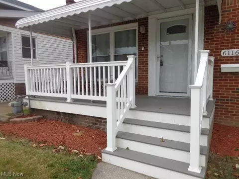6116 Wareham Dr, Parma, OH 44129 photo 2