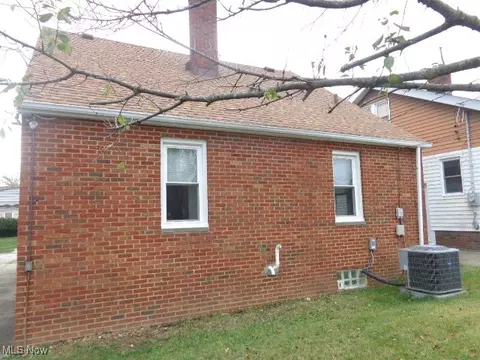 6116 Wareham Dr, Parma, OH 44129 photo 4