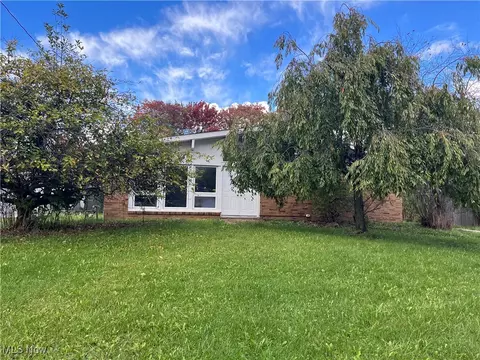 2187 Lynnwood Dr, Stow, OH 44224