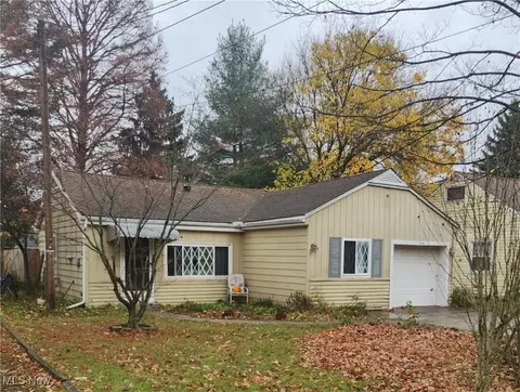 10141 Valleyview Dr, Columbia Station, OH 44028