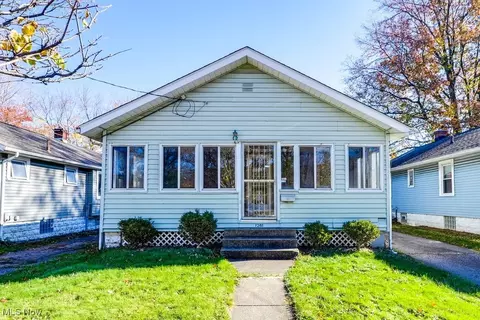 1285 Coventry St, Akron, OH 44306