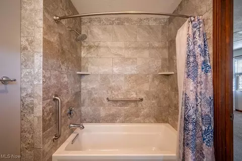 Bath - 155 Doolin Dr, Williamstown, WV 26187 photo 5 of 6
