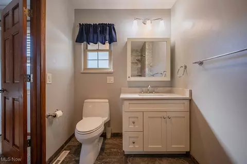 Bath - 155 Doolin Dr, Williamstown, WV 26187 photo 4 of 6