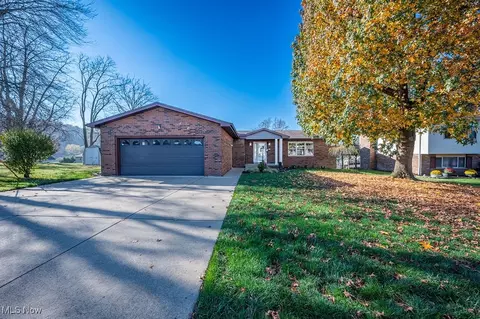 155 Doolin Dr, Williamstown, WV 26187