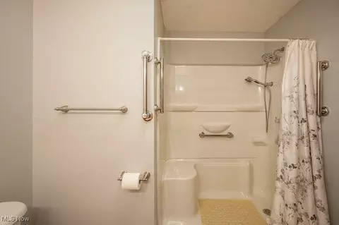 Bath - 155 Doolin Dr, Williamstown, WV 26187 photo 3 of 6