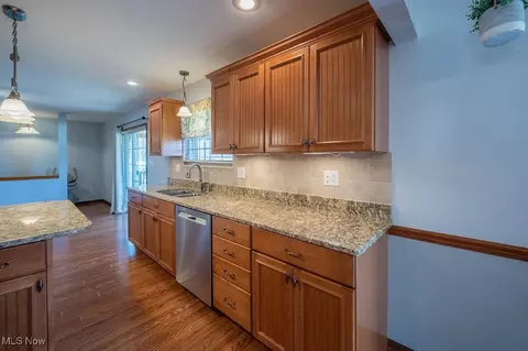 Kitchen - 155 Doolin Dr, Williamstown, WV 26187 photo 4 of 6