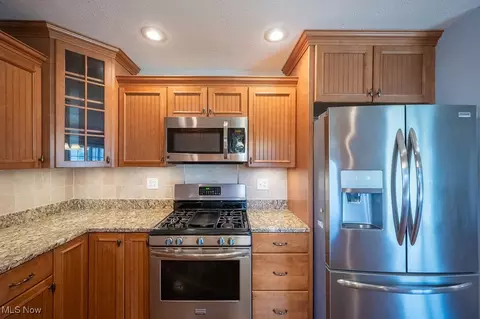 Kitchen - 155 Doolin Dr, Williamstown, WV 26187 photo 2 of 6