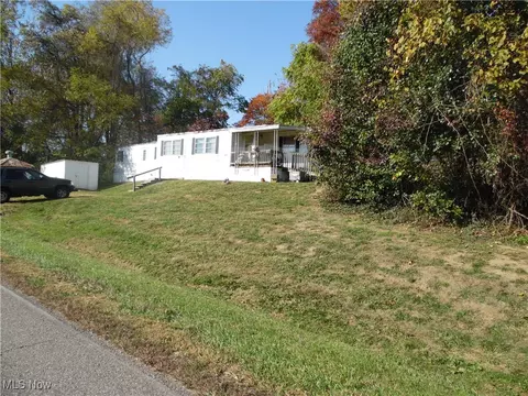 3897 Newbury Rd, Little Hocking, OH 45742