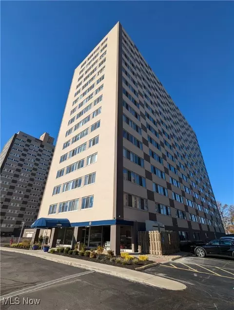 12520 Edgewater Dr #1208, Lakewood, OH 44107