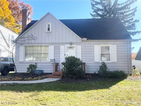 2532 Marcia Blvd, Cuyahoga Falls, OH 44223