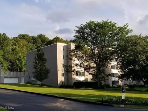 520 Meredith Ln #307, Cuyahoga Falls, OH 44223