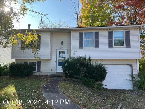 1052 Sunnywood Ln, Ravenna, OH 44266