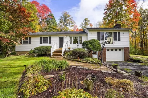 10795 Clay St, Montville, OH 44064