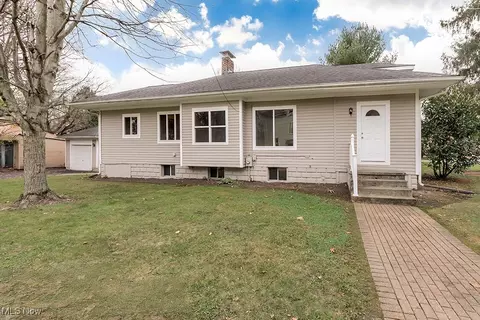 309 Miles Rd, Chagrin Falls, OH 44022