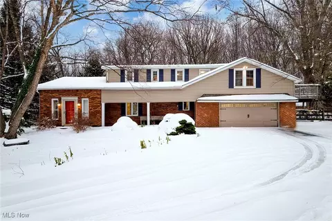 9513 Booth Rd, Kirtland, OH 44094