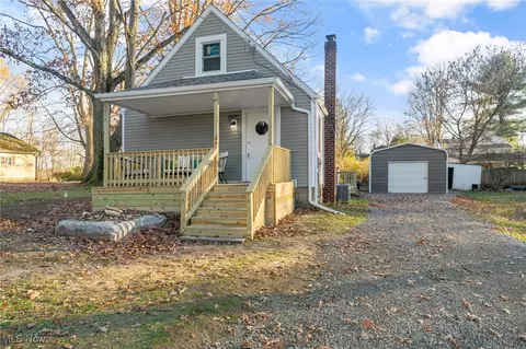 6268 Morningside Dr, Hubbard, OH 44425