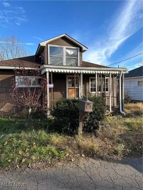 218 Rural Ln, Chester, WV 26034