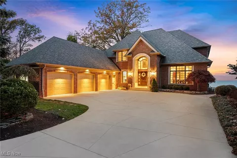 22780 Lake Rd, Rocky River, OH 44116