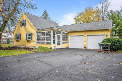 958 Wadsworth Rd, Medina, OH 44256