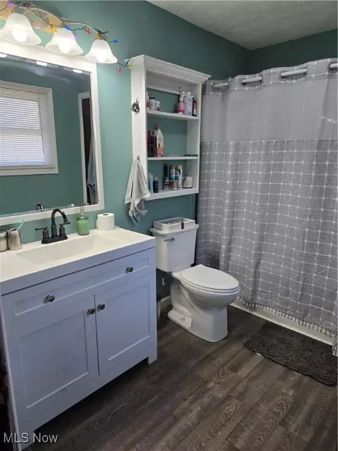 Bath - 382 Columbus St, Elyria, OH 44035 photo 1 of 1